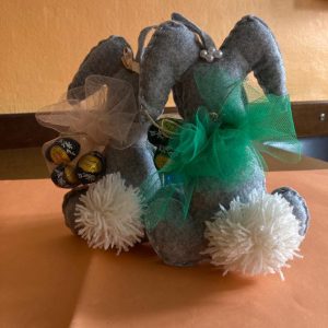 Coniglietto con ovetti di cioccolato - venduti singoli