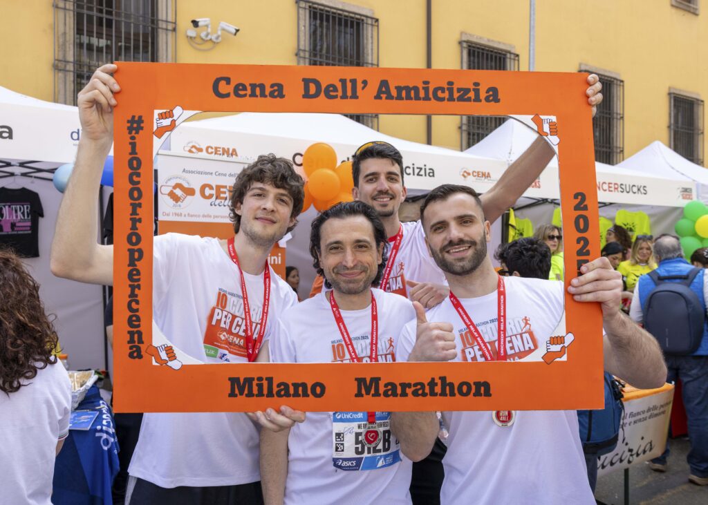 Correre insieme ai colleghi una maratona, divertirsi passando insieme una giornata di festa! 